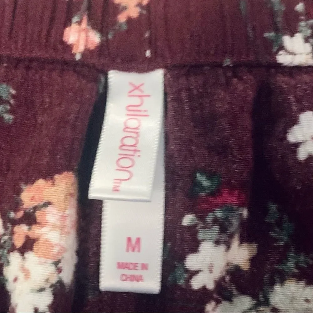 Xhilaration Maroon Floral Ruffled Rayon Shorts Size Medium - Picture 6 of 7